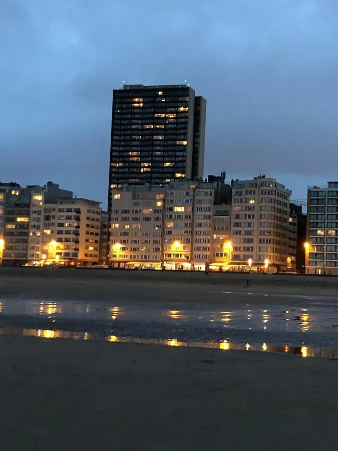 Ma Mere Beach Condo Oostende